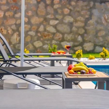 Villa Sakli Cenetler *